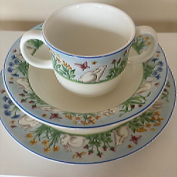 Tiffany & Co. 3 Piece Baby Set "Tiffany Meadows" with Bunny Rabbit - Picture 4 of 11